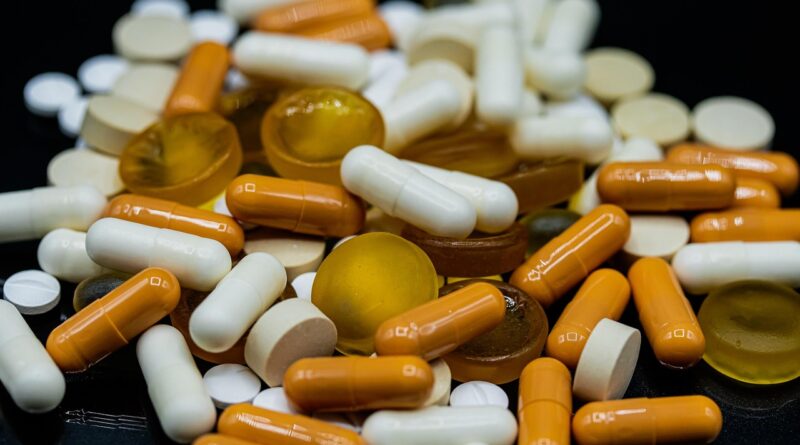 medicine, health, tablets, capsules, pills, vitamins, healthcare, medical, science, pharmaceutical, medication, treatment, nutritional supplements