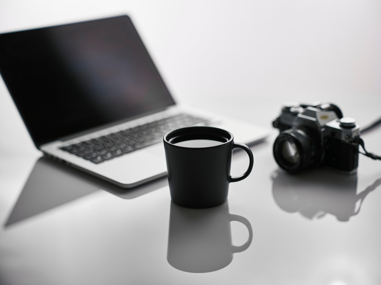 mug, laptop, coffee cup, camera, drink, beverage, coffee, tea, computer, work, photography, technology